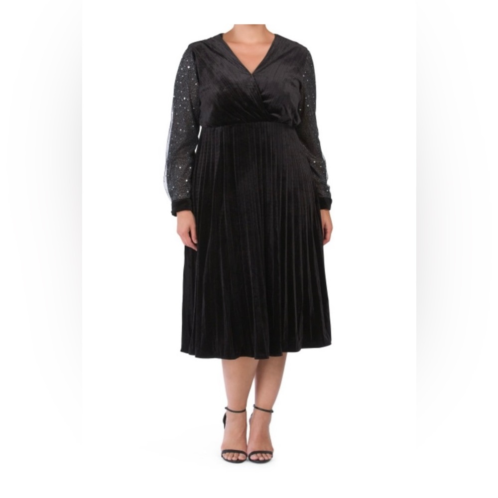 Plus Dress - Picture 3 of 8
